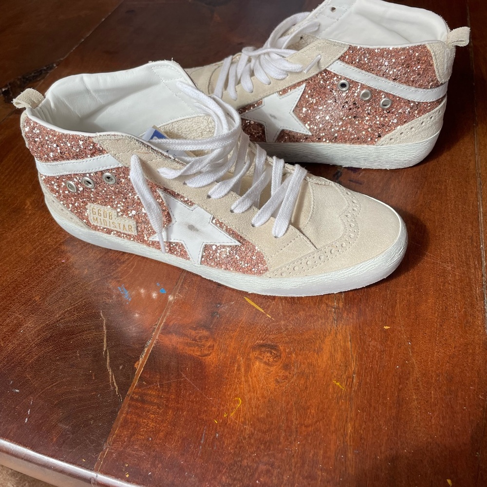 Golden Goose Pink and White Sneakers Fashionable Design - Picture 2 of 8